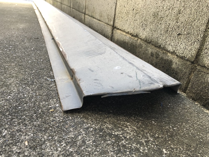 吹田市桃山台にて劣化が蓄積した棟板金が強風で飛散、屋根点検にお伺いしました