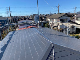 東村山市恩多町にある屋根材同士の縁切り不足により雨漏りが発生してしまったお住まい