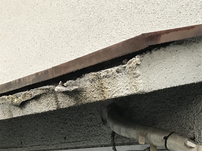 庇屋根の剥がれ
