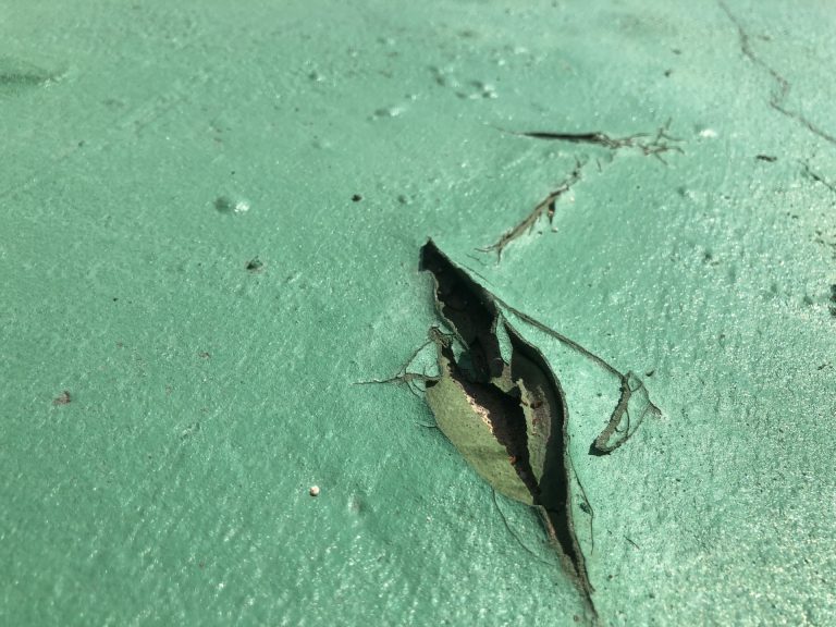 ウレタン防水の裂け