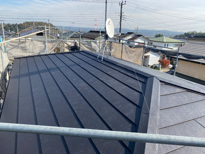 東村山市恩多町にある屋根カバー工法が完了したお住まい