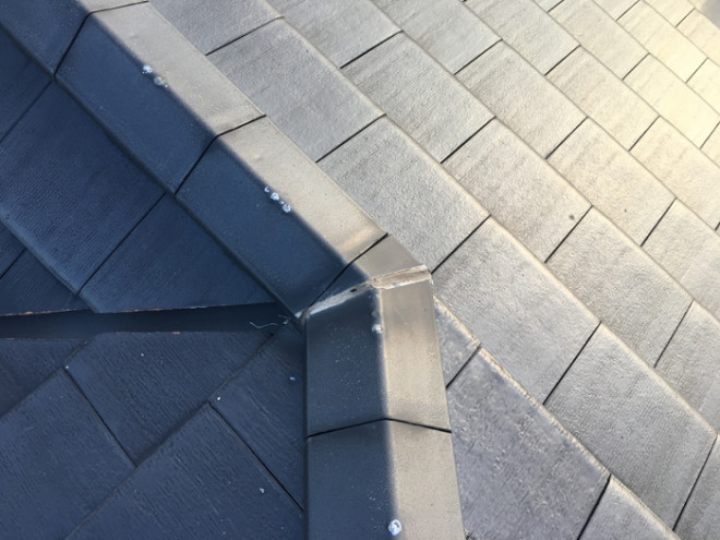 雨漏りしている棟板金