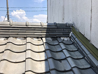 漆喰が剥がれている