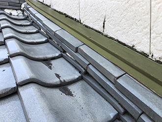 吹田市での雨漏りは剥がれた漆喰と崩れた屋根取り合いが原因です