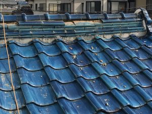 雨漏りが始まった棟瓦の様子