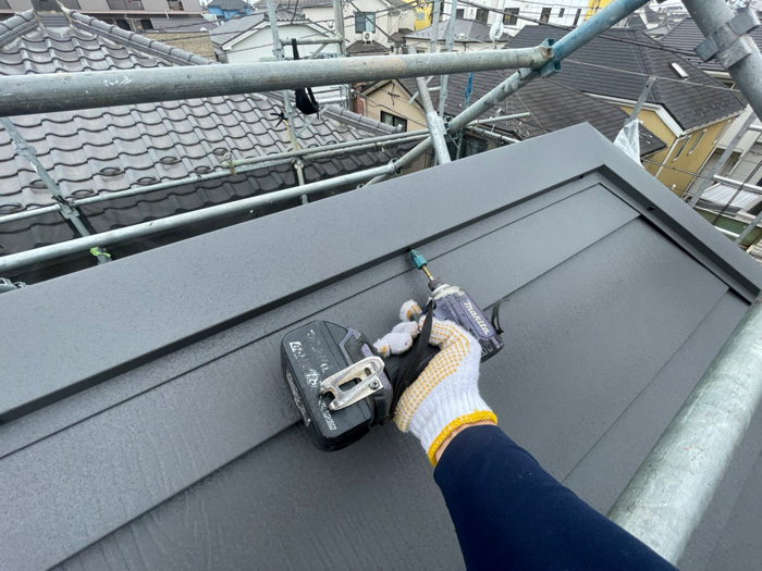 金属屋根材の取り付け