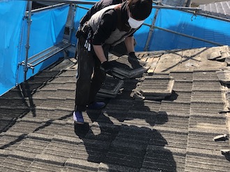 瓦の撤去