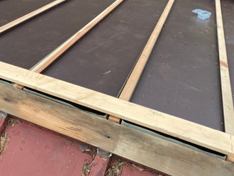 屋根葺き替え工事　屋根材設置