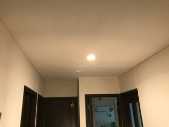 クロスを張って天窓撤去の内装工事完了