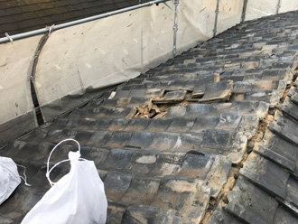 屋根葺き替え工事　屋根の解体