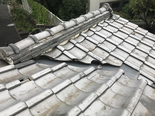 漆喰が劣化した棟