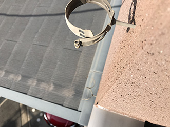 縦樋の外れた雨樋