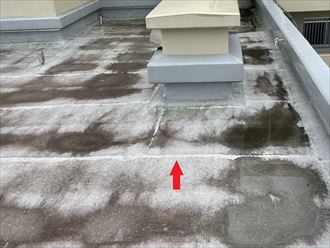 伸縮目地の補修跡
