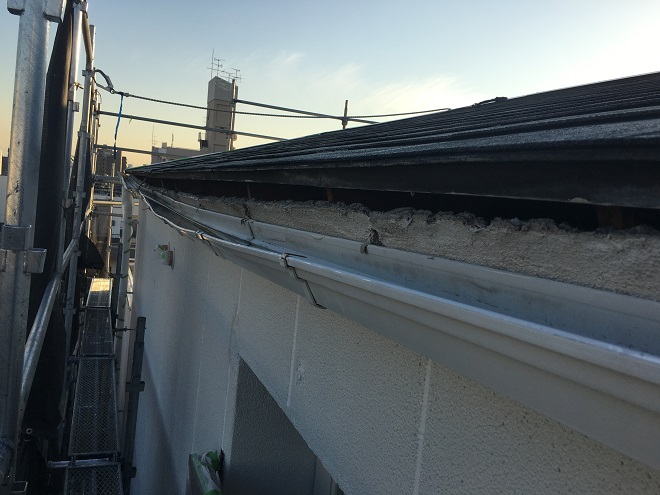 歪んでしまって雨樋