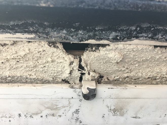 鼻隠しのひび割れ