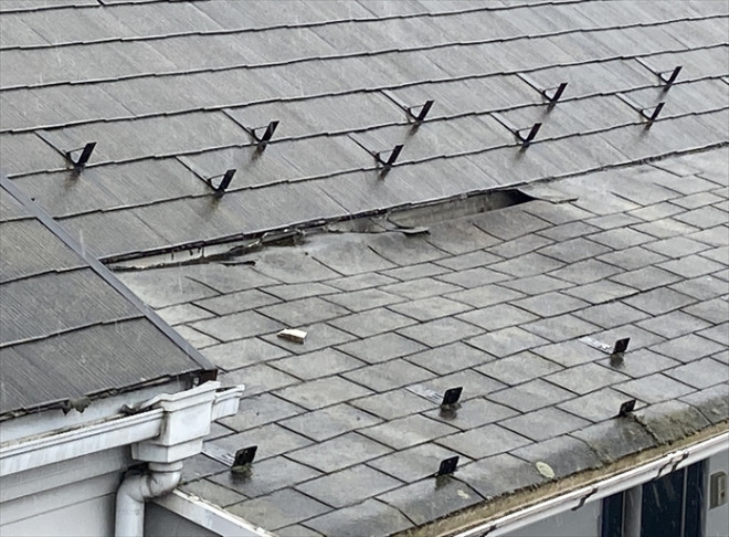 雨漏りを起こしている部分の屋根