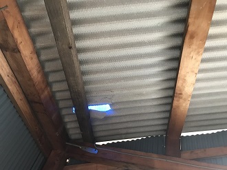 以前から割れていた波板スレート