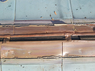 棟板金を撤去した跡