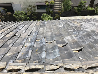 ズレた瓦