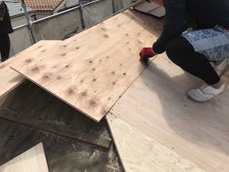 新しい野地板の設置