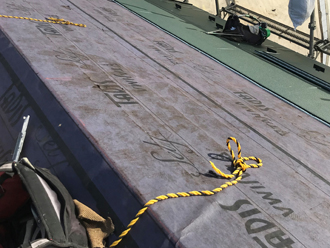 屋根カバー工法　屋根材設置