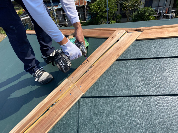 棟板金取り付け