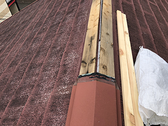 屋根のt頂点がむき出しになっています