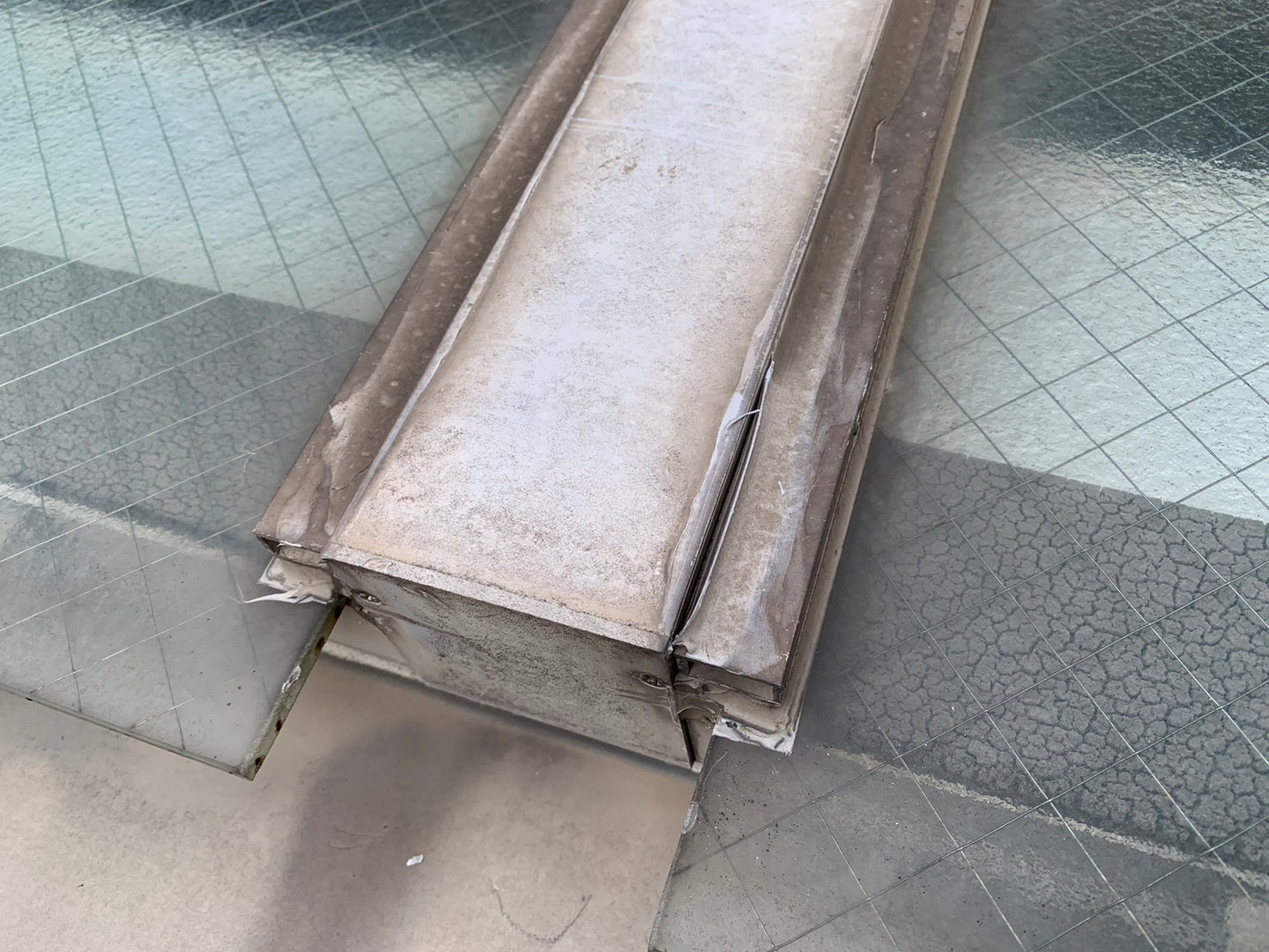 長久手市で天窓パッキン材の劣化