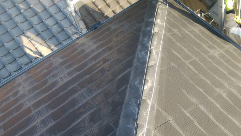 棟板金工事前のスレート屋根