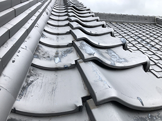 袖瓦がずれている