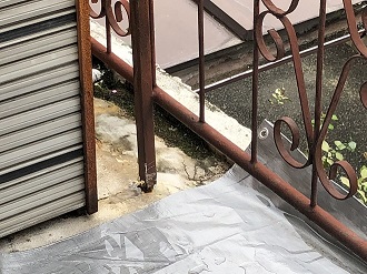 老朽化して錆びた鉄部