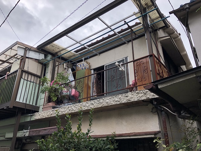 ベランダ波板が飛散したお住まい