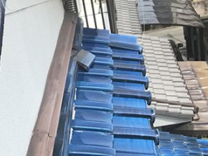 のし瓦が外れています