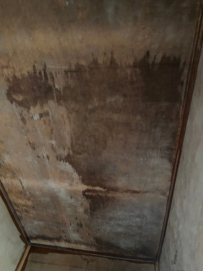 押し入れ雨漏れ