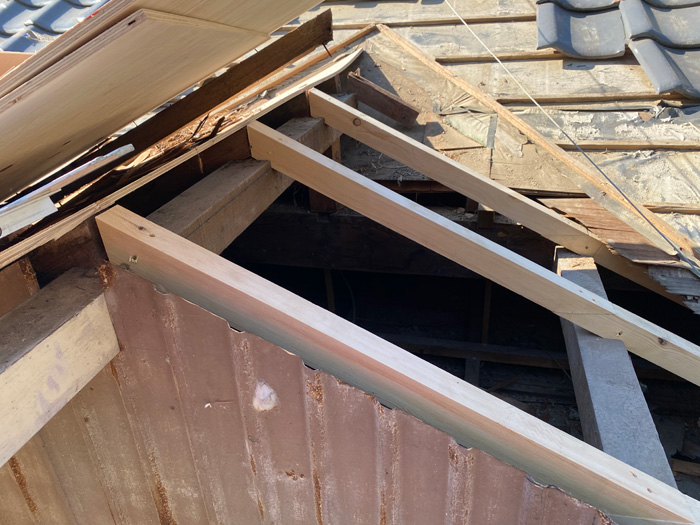 屋根の葺き直し工事