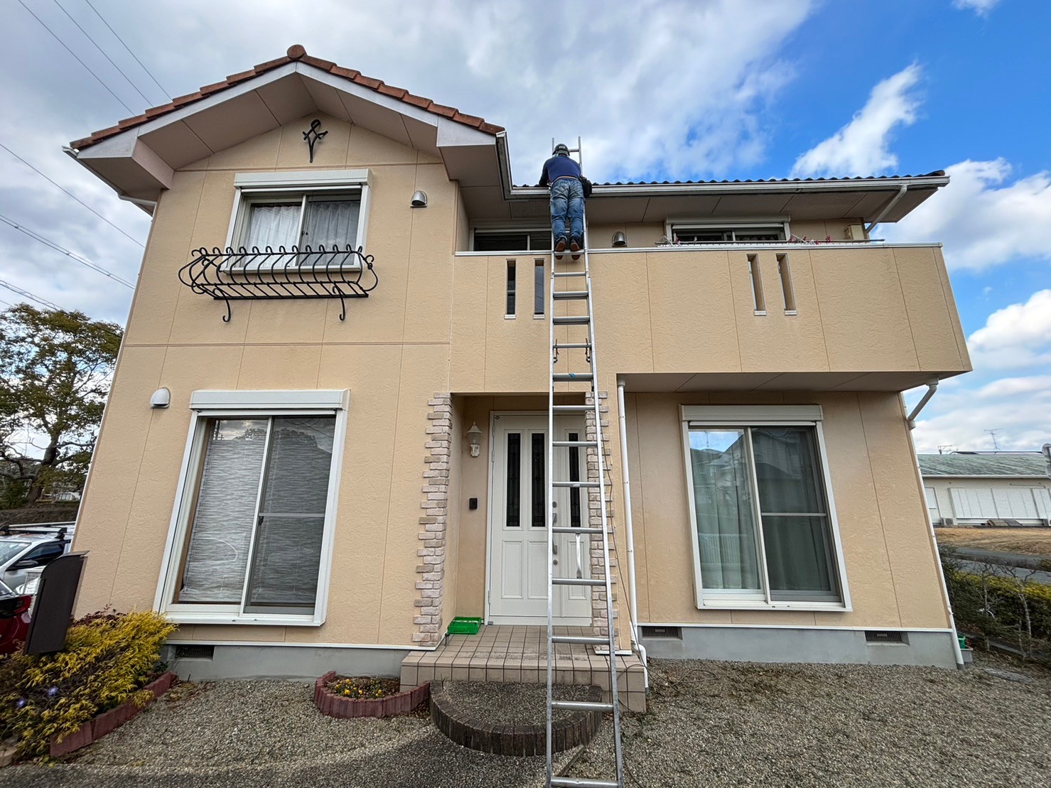 名古屋市守山区にて塗膜劣化しているセメント瓦の屋根の調査にお伺いしました