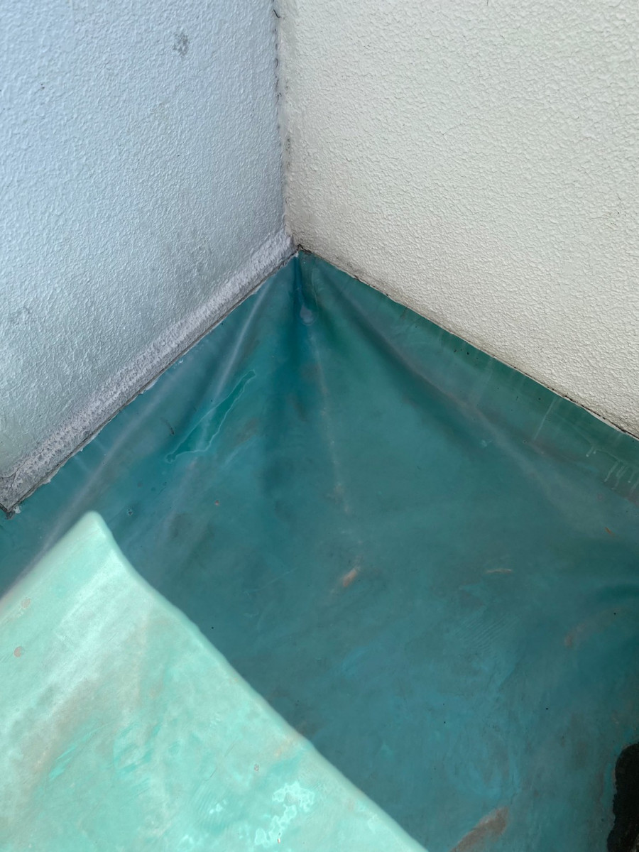 長久手市のバルコニー防水コーナー部のツッパリ