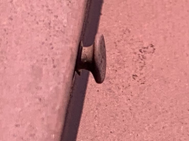 棟板金　固定釘の抜け