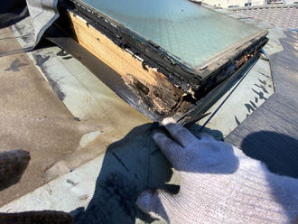 横浜市西区中央で雨漏りしている天窓の撤去からコロニアルクァッドを使った部分葺き替え工事