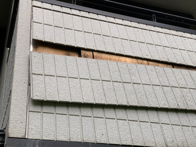 守山区で外壁材の落下