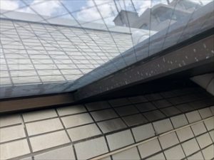 庇と外壁の取り合いから雨漏り