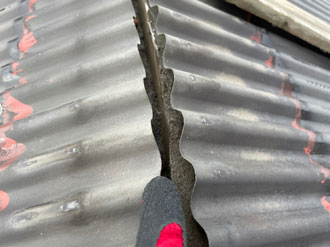 防水紙が元々切れていた？