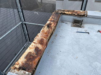 笠木の木材が腐食