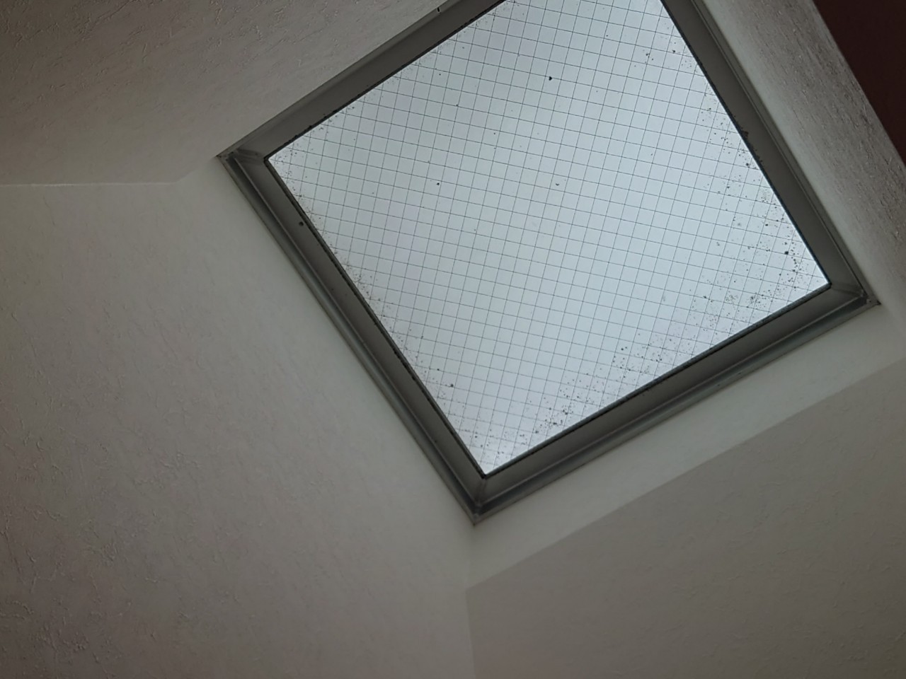 室内から確認した明り取りの様子