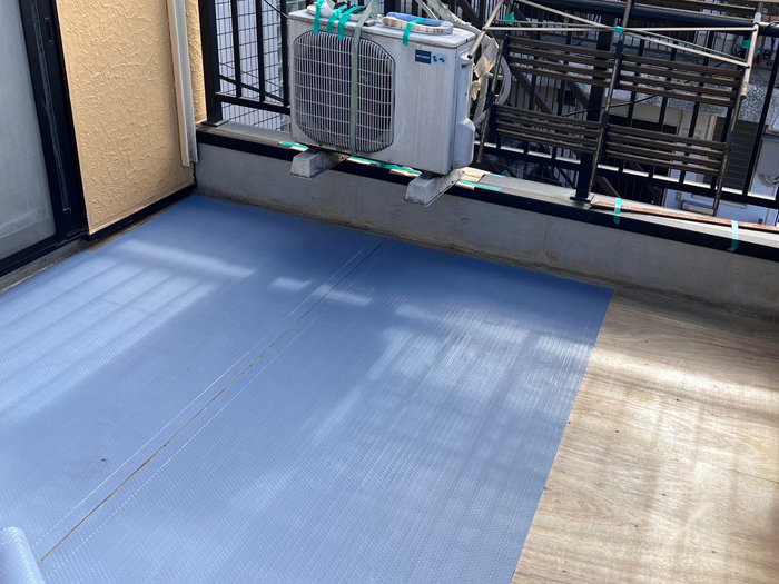 防水シートの敷設