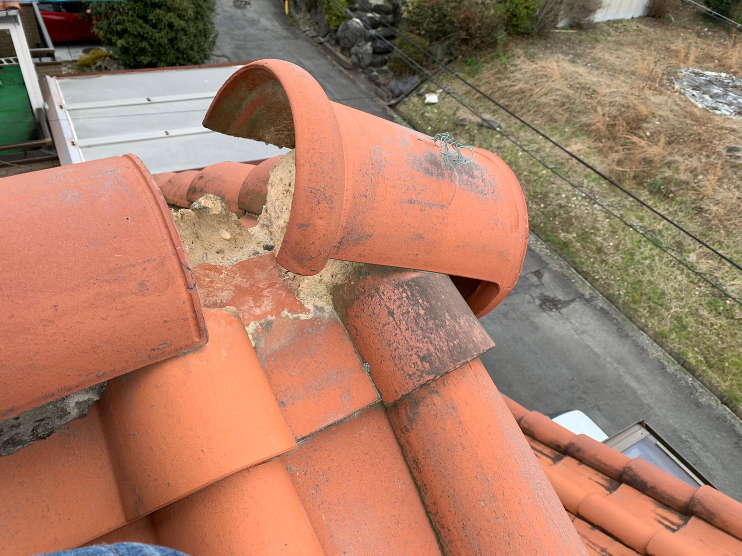 守山区で棟瓦のズレの調査