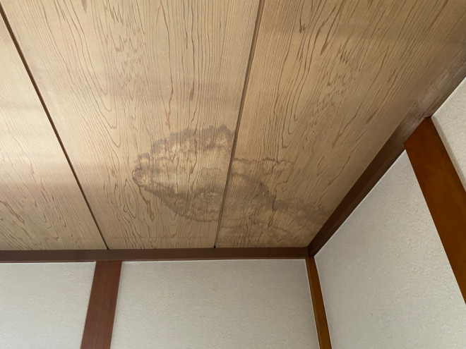 天井雨シミ
