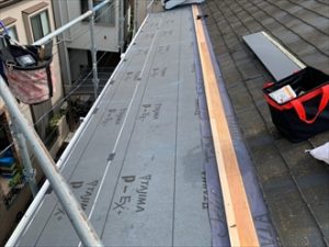 雨押えの水切りを設置