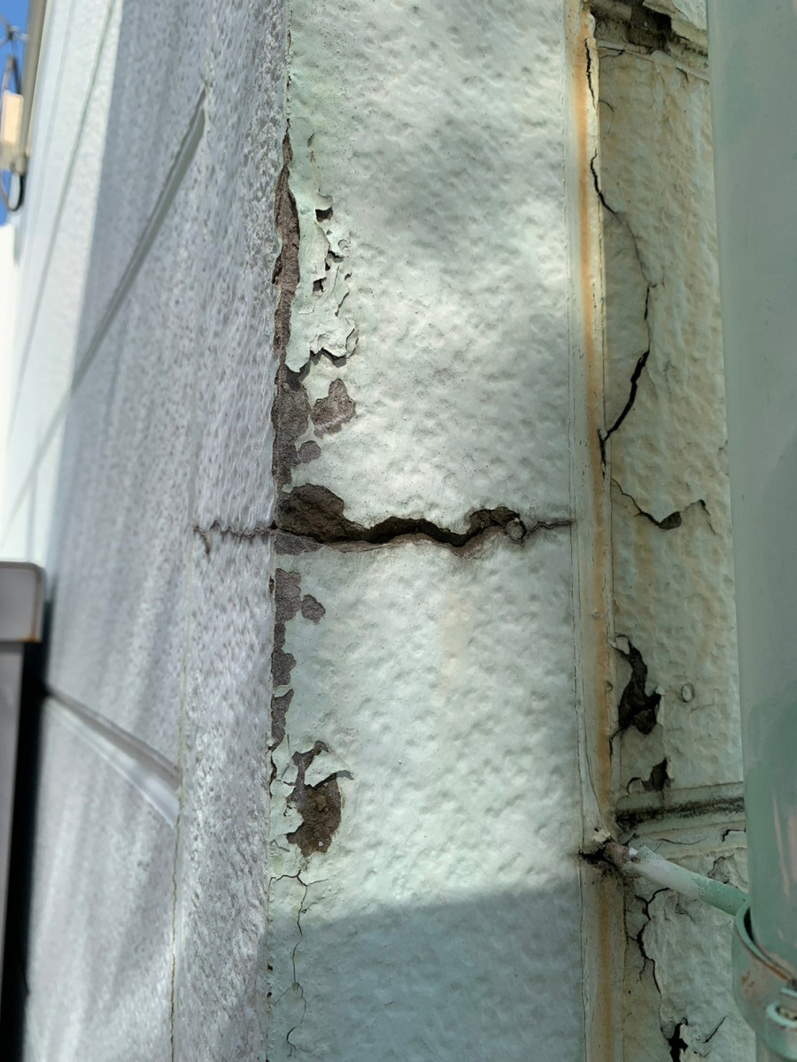 守山区でサイディングの塗膜剥がれ