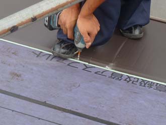 横暖ルーフきわみを葺く